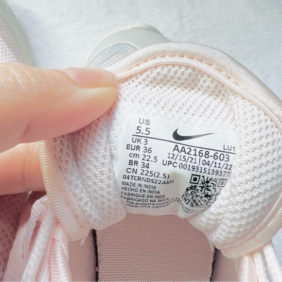 NIKE WMNS Air Max Axis Light Soft Pink Metallic Platinum - 5.5W - Picture 8 of 10